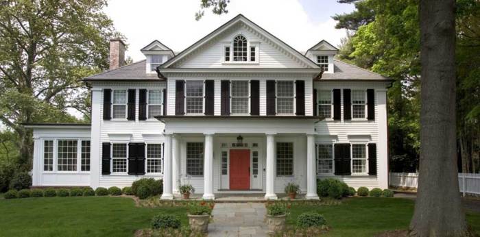 Colonial porch column