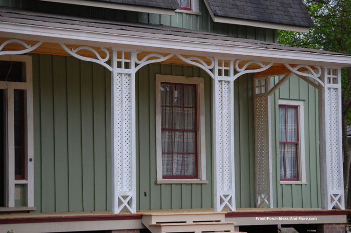 Colonial porch column