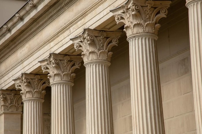 Kinds of columns in architecture